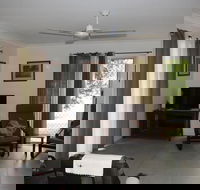 Bottlebrush BB - Tourism Caloundra