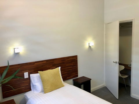 Gallery Hotel - Tourism Caloundra 4
