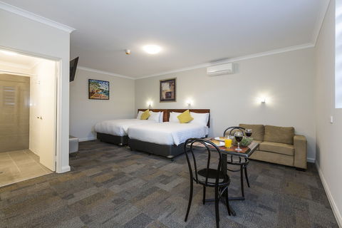 Gallery Hotel - Tourism Caloundra 6