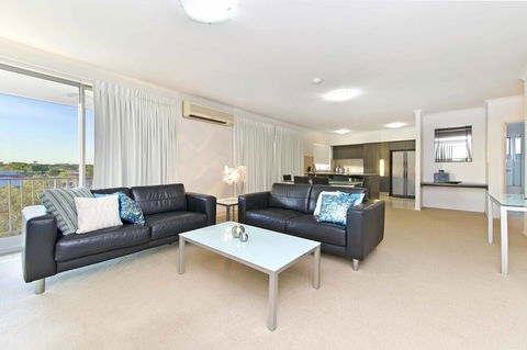 On The Bay Apartments - Tourism Caloundra 1