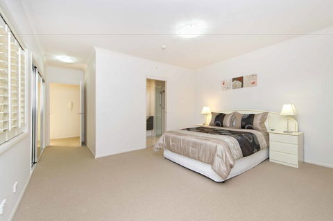 On The Bay Apartments - Tourism Caloundra 4