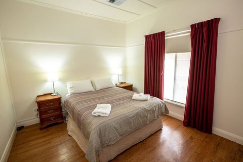 Smith Street Cottage Naracoorte - Tourism Caloundra 3