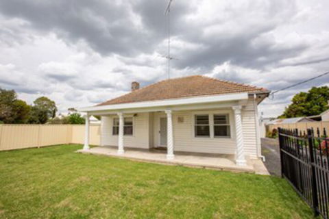 Smith Street Cottage Naracoorte - Tourism Caloundra 0