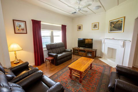 Smith Street Cottage Naracoorte - Tourism Caloundra 1
