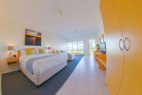 COAST Motel And Apartments - Tourism Caloundra 3