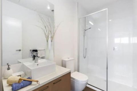 Modern Inner West Stay - Tourism Caloundra 2