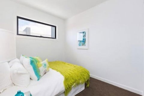 Modern Inner West Stay - Tourism Caloundra 3