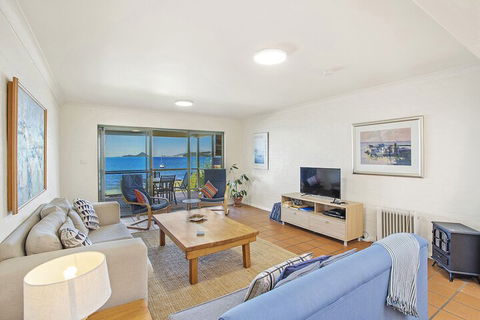 Tuscan Waterfront, 1/213 Soldiers Point Road - Tourism Caloundra 1