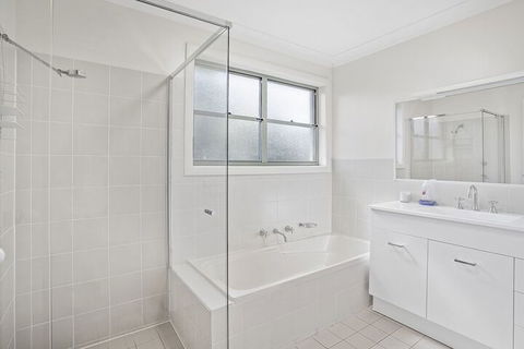 Tuscan Waterfront, 1/213 Soldiers Point Road - Tourism Caloundra 7