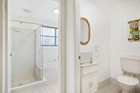 Tuscan Waterfront, 1/213 Soldiers Point Road - Tourism Caloundra 3