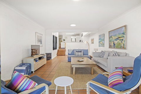 Tuscan Waterfront, 1/213 Soldiers Point Road - Tourism Caloundra 5