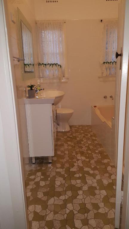 King Cottage - Tourism Caloundra 4