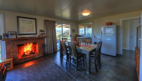 Arthur River Spa Cottage - Tourism Caloundra 1