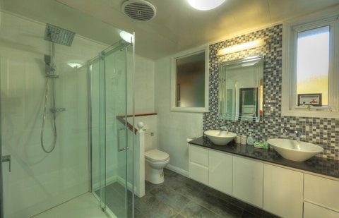 Arthur River Spa Cottage - Tourism Caloundra 2