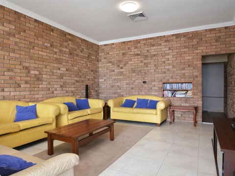 The House On The Lake At Fishing Point Lake Macquarie Honestly Put The Line In & Catch Fish - Tourism Caloundra 1