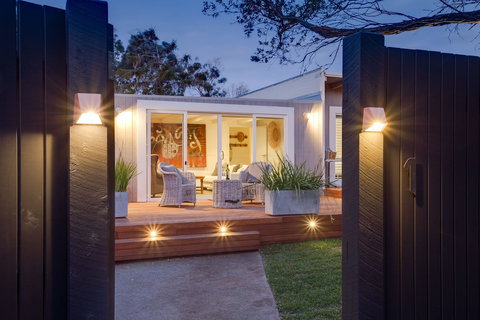 Capella Villa 1 - Tourism Caloundra 0