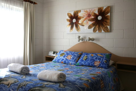 Lake Edge Holiday Units - Tourism Caloundra 1