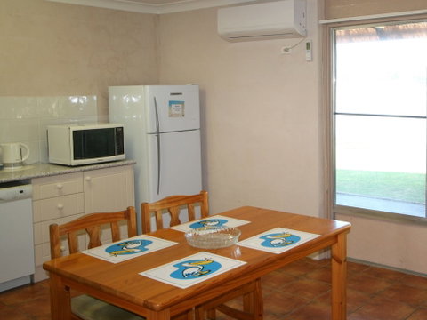 Lake Edge Holiday Units - Tourism Caloundra 0