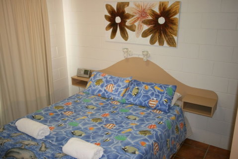 Lake Edge Holiday Units - Tourism Caloundra 2