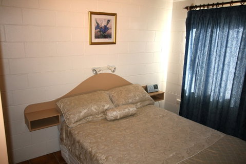Lake Edge Holiday Units - Tourism Caloundra 4