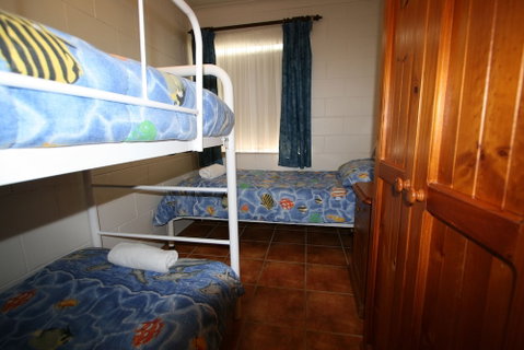 Lake Edge Holiday Units - Tourism Caloundra 6