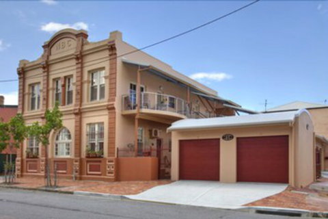 Newcastle Terraces & Apartments NBC Apartments - Tourism Caloundra 0