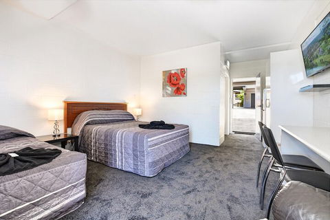 Aaron Motel - Tourism Caloundra 6