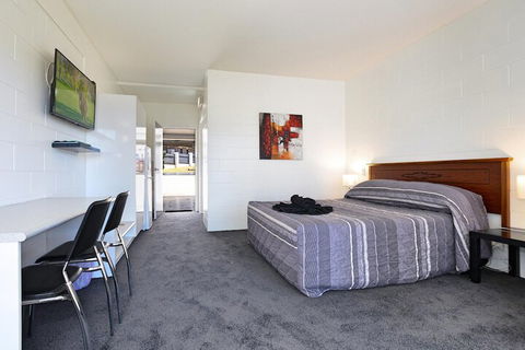 Aaron Motel - Tourism Caloundra 3