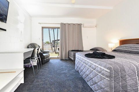 Aaron Motel - Tourism Caloundra 5