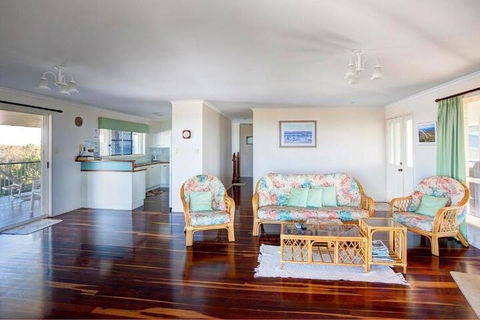 Verandahs - Tourism Caloundra 5