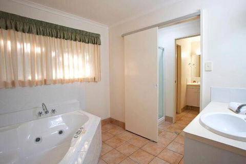 Verandahs - Tourism Caloundra 3