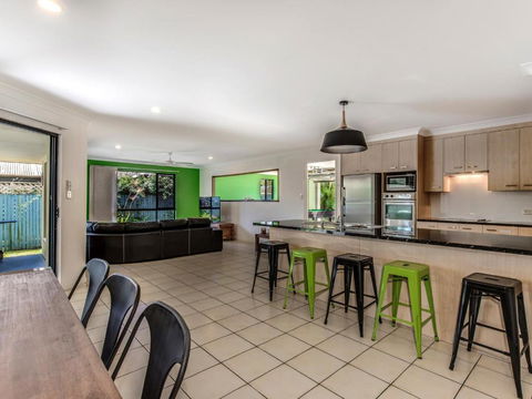 Coolum Waves Pet Friendly Holiday House - Tourism Caloundra 6