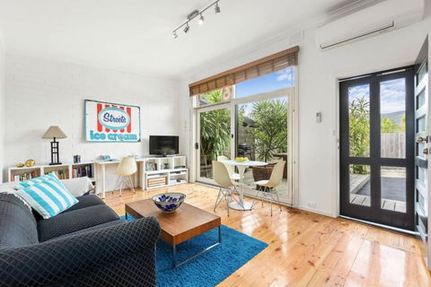 Sunset Over Sea Rosebud McCrae - Tourism Caloundra 4