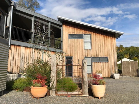 Sajes House & Pod - Tourism Caloundra 2