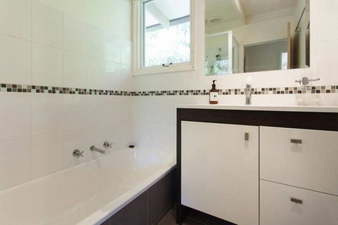 Maryrose Beautiful Close Walk To The Beach - Tourism Caloundra 6