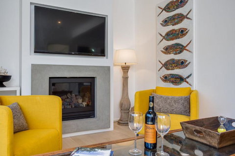 Capella Villa No. 2 Luxury With Outdoor Kitchen - Tourism Caloundra 3