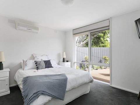 Front Beach Shack - Tourism Caloundra 5