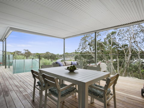 Lansdowne Villa With Swimming Pool - Tourism Caloundra 4