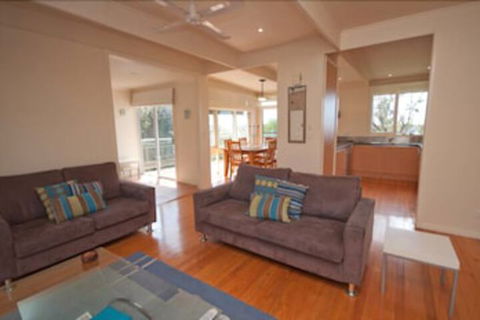 Nakarra - Tourism Caloundra 0
