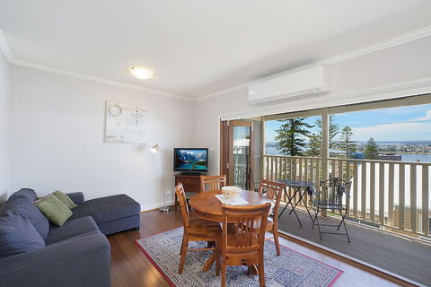Newcastle Short Stay Apartments - Vista Apartment - Tourism Caloundra 1