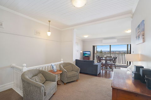 Newcastle Short Stay Apartments - Vista Apartment - Tourism Caloundra 0