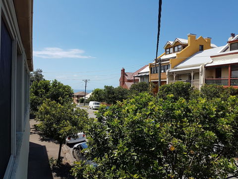 Newcastle Short Stay Apartments - Vista Apartment - Tourism Caloundra 2