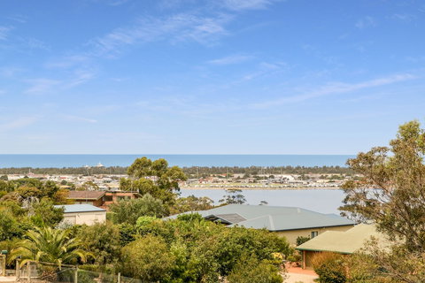 Nautilus - Tourism Caloundra 0