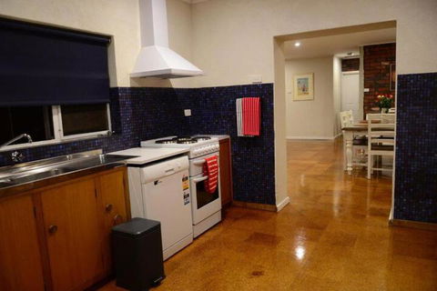 Ratcliff Cottage - Tourism Caloundra 7