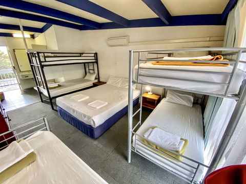 Snow Season Motor Inn - Tourism Caloundra 5