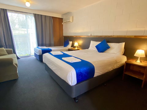Snow Season Motor Inn - Tourism Caloundra 3