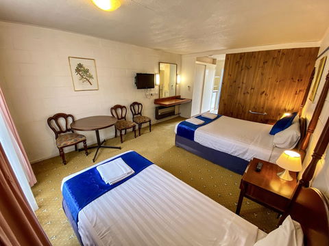 Snow Season Motor Inn - Tourism Caloundra 4
