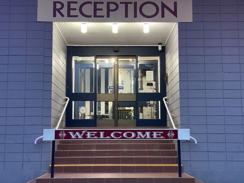 Snow Season Motor Inn - Tourism Caloundra 1