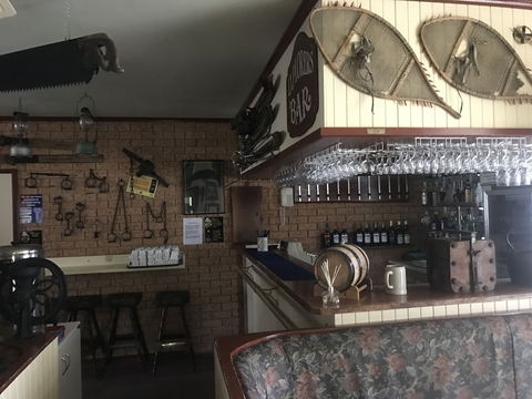 Snowy Mountains Coach And Motor Inn - Tourism Caloundra 1