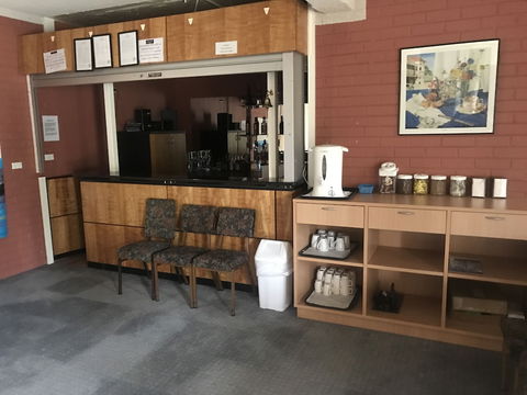 Snowy Mountains Coach And Motor Inn - Tourism Caloundra 2
